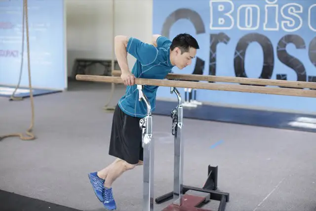 Dips starting position